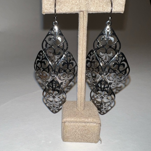 Lia Sophia black dangle earrings, lightweight - Picture 2 of 5